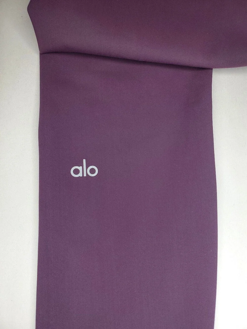 High Waist Ripped Warrior Leggings in Eggplant Size L